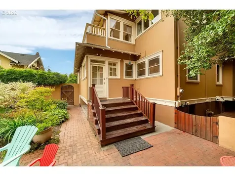 1621 NE Knott Street Portland OR 97212