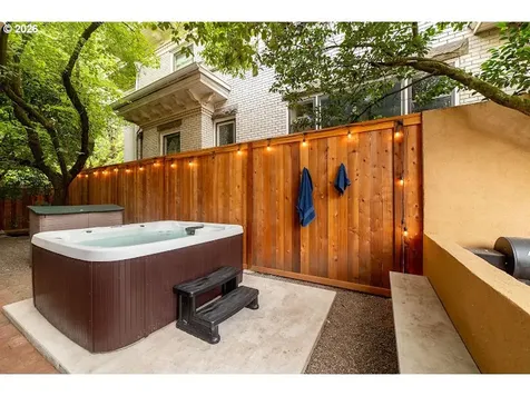 1621 NE Knott Street Portland OR 97212