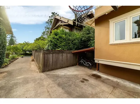 1621 NE Knott Street Portland OR 97212