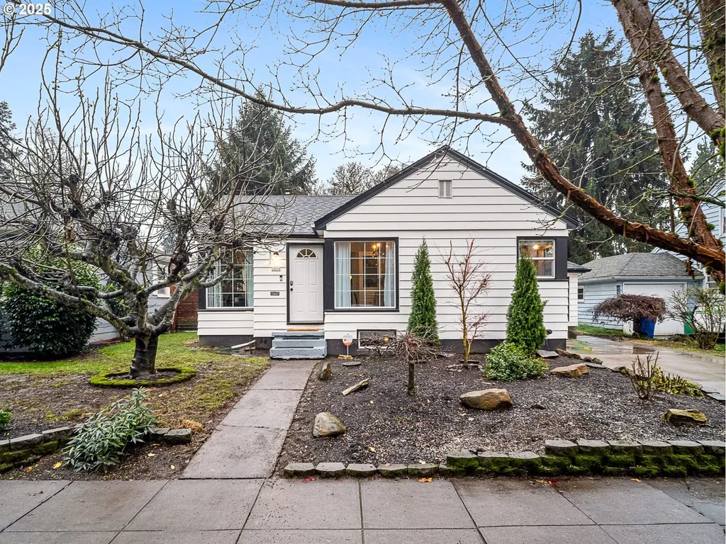 2016 NE Dekum Street Portland OR 97211
