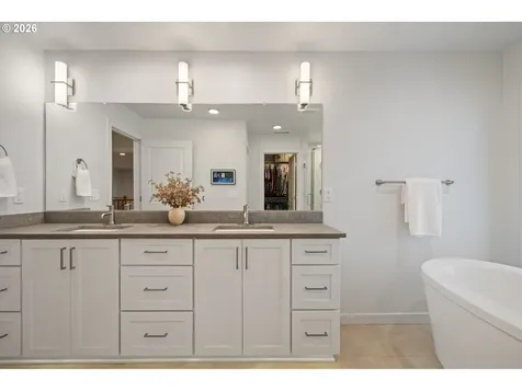 936 S 50th Court Ridgefield WA 98642