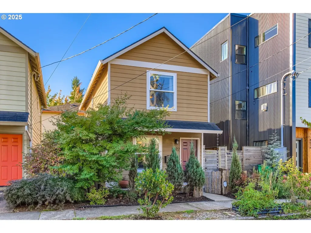 8022 NE Holladay Street Portland OR 97213