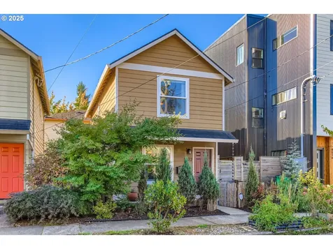 8022 NE Holladay Street Portland OR 97213
