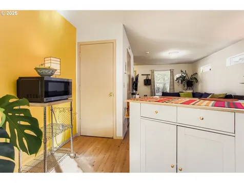 8022 NE Holladay Street Portland OR 97213