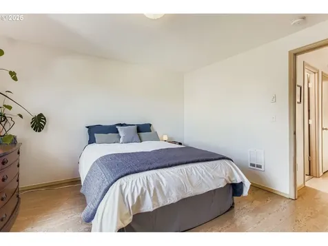 8022 NE Holladay Street Portland OR 97213