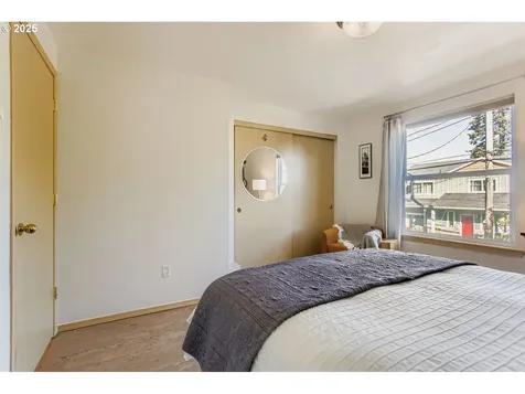 8022 NE Holladay Street Portland OR 97213