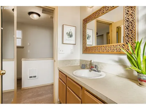 8022 NE Holladay Street Portland OR 97213
