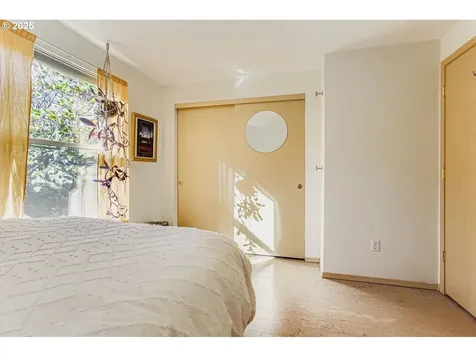 8022 NE Holladay Street Portland OR 97213