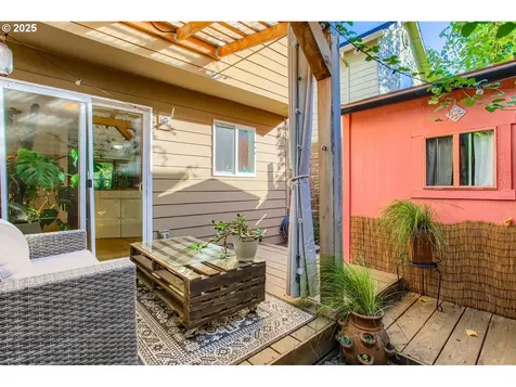 8022 NE Holladay Street Portland OR 97213