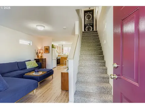 8022 NE Holladay Street Portland OR 97213