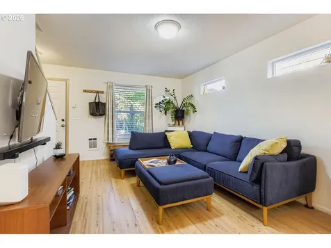 8022 NE Holladay Street Portland OR 97213