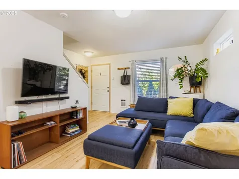 8022 NE Holladay Street Portland OR 97213