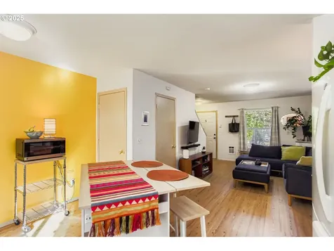8022 NE Holladay Street Portland OR 97213