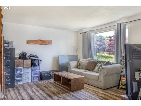 1060 Pacific Avenue Coos Bay OR 97420