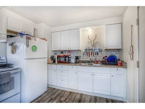 1060 Pacific Avenue Coos Bay OR 97420
