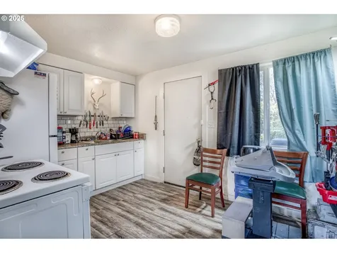 1060 Pacific Avenue Coos Bay OR 97420
