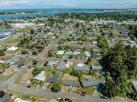 1060 Pacific Avenue Coos Bay OR 97420