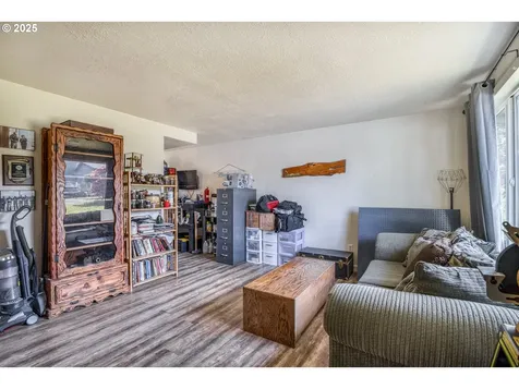 1060 Pacific Avenue Coos Bay OR 97420