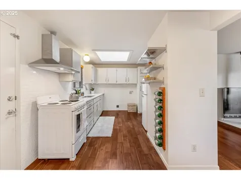 4222 SW Hume Street Portland OR 97219