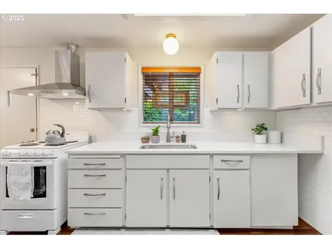 4222 SW Hume Street Portland OR 97219