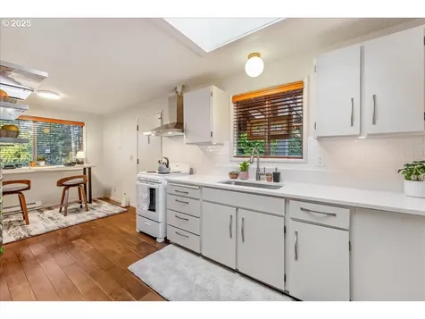 4222 SW Hume Street Portland OR 97219