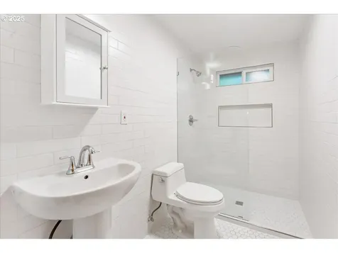 4222 SW Hume Street Portland OR 97219