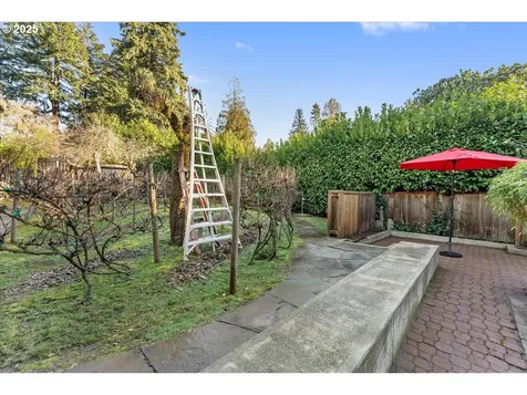 4222 SW Hume Street Portland OR 97219