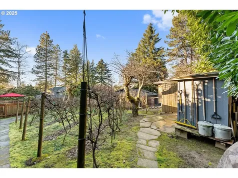 4222 SW Hume Street Portland OR 97219