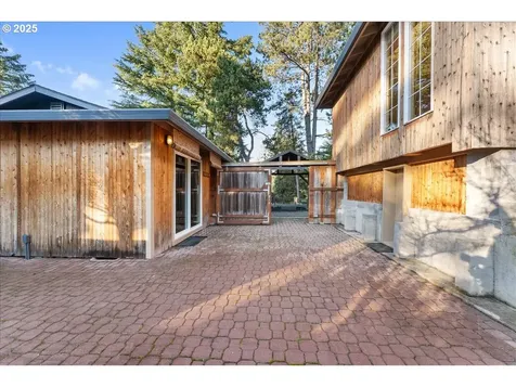 4222 SW Hume Street Portland OR 97219