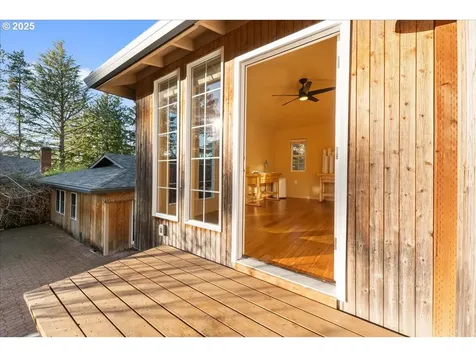 4222 SW Hume Street Portland OR 97219