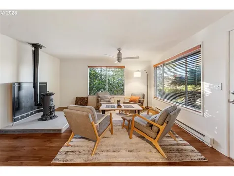 4222 SW Hume Street Portland OR 97219