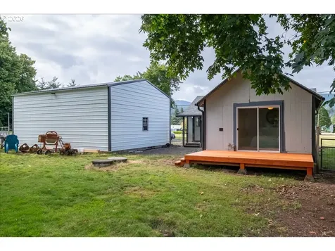 123 N Santiam Highway Gates OR 97346