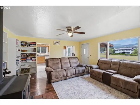 123 N Santiam Highway Gates OR 97346