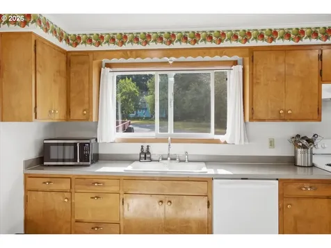 123 N Santiam Highway Gates OR 97346