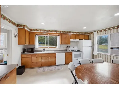 123 N Santiam Highway Gates OR 97346