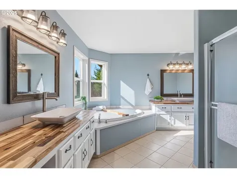 34602 NE 49th Place La Center WA 98629