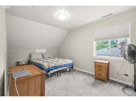 1735 D Street NE Salem OR 97301