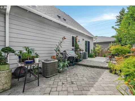 1735 D Street NE Salem OR 97301