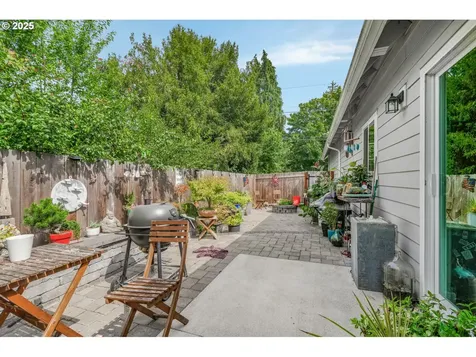 1735 D Street NE Salem OR 97301