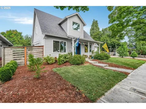 1735 D Street NE Salem OR 97301