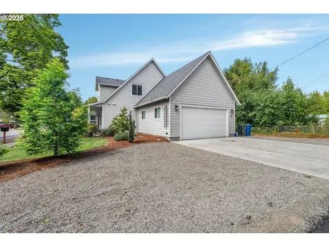 1735 D Street NE Salem OR 97301