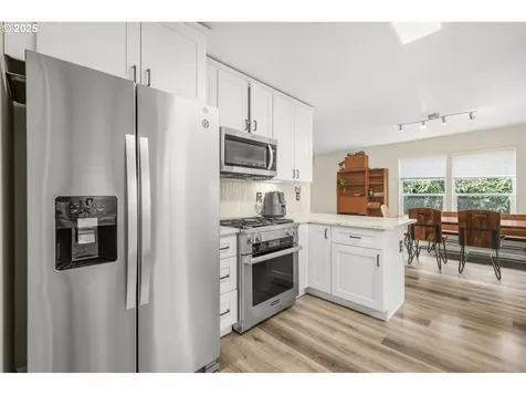 1735 D Street NE Salem OR 97301