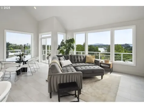 7568 S Laview Drive Portland OR 97219
