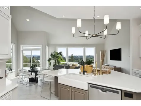 7568 S Laview Drive Portland OR 97219