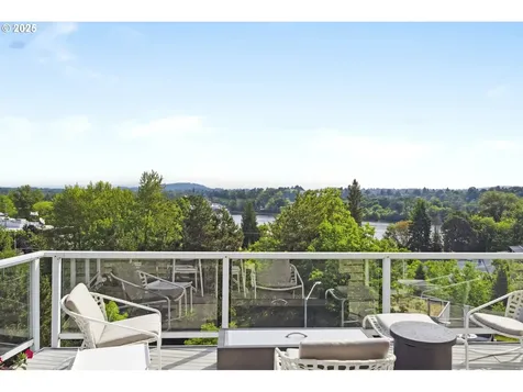 7568 S Laview Drive Portland OR 97219