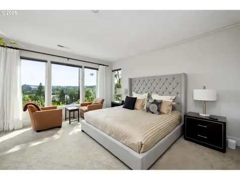 7568 S Laview Drive Portland OR 97219