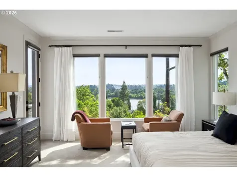 7568 S Laview Drive Portland OR 97219