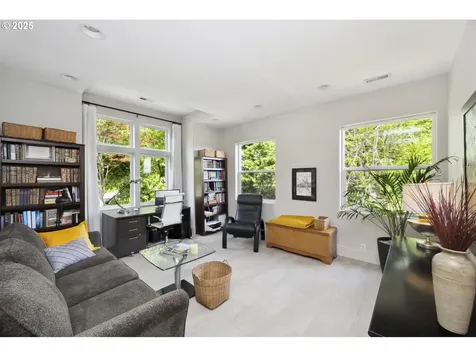 7568 S Laview Drive Portland OR 97219