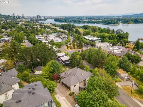 7568 S Laview Drive Portland OR 97219