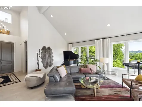 7568 S Laview Drive Portland OR 97219
